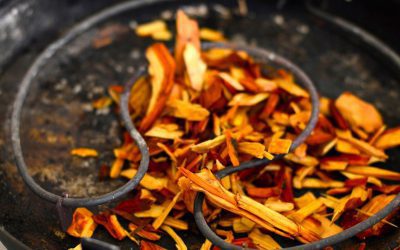 Zrębki do wędzenia – rodzaje i zastosowanie. Dlaczego warto wędzić?